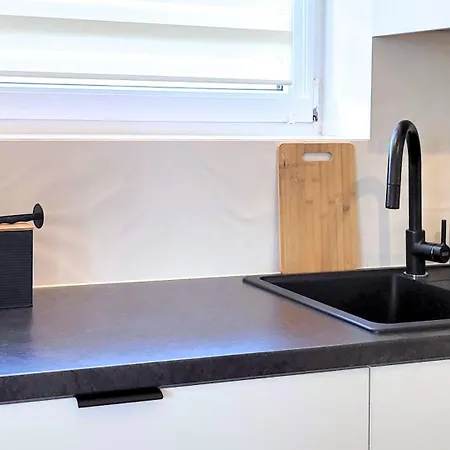 Miriam Borkowska - Parking Apartment Krakau